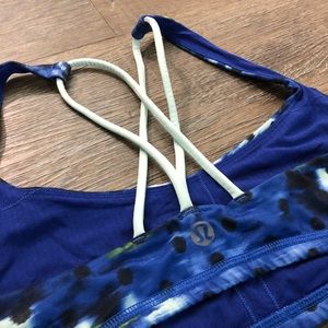 Lululemon sports bra